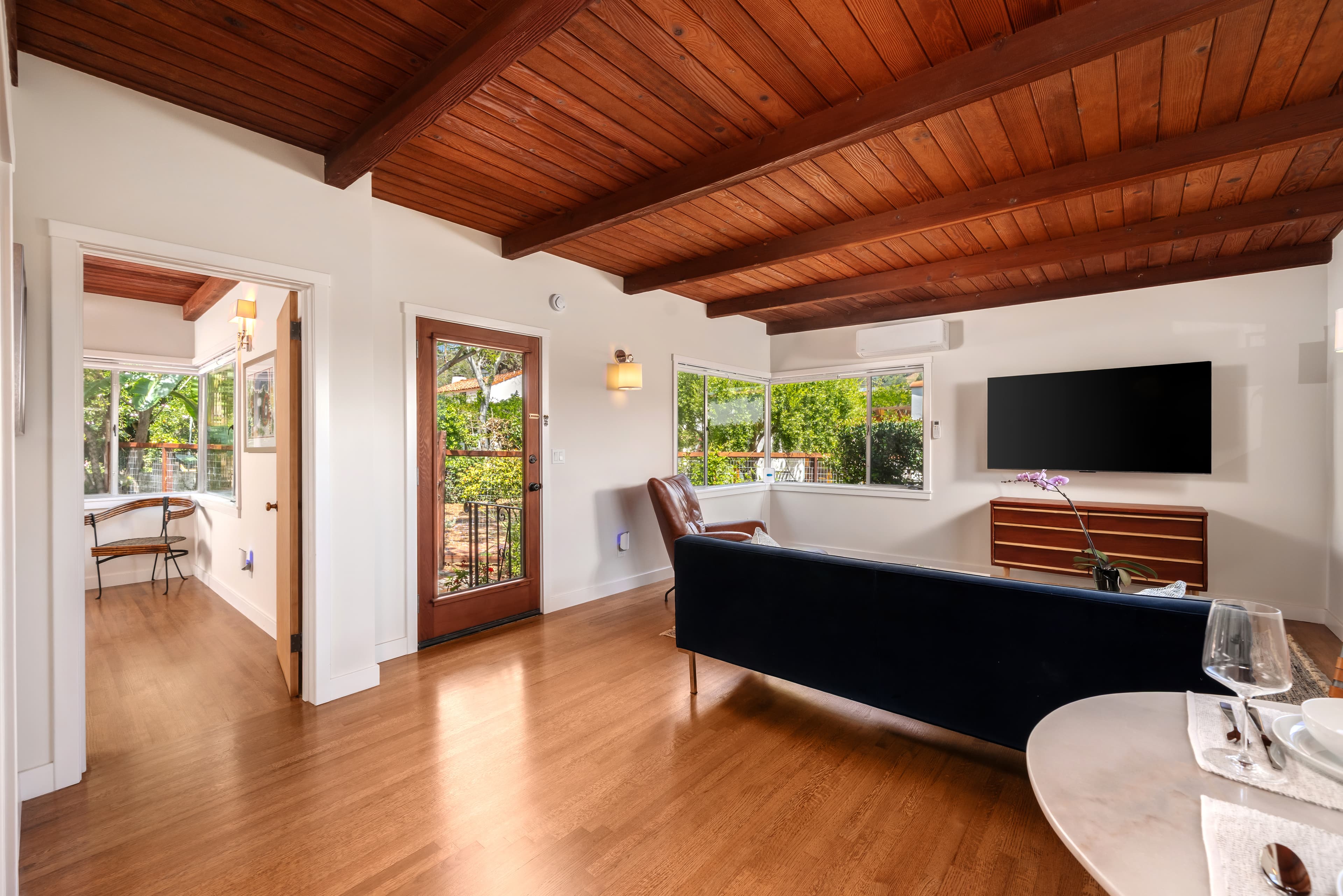 Editorial Style gallery image 1